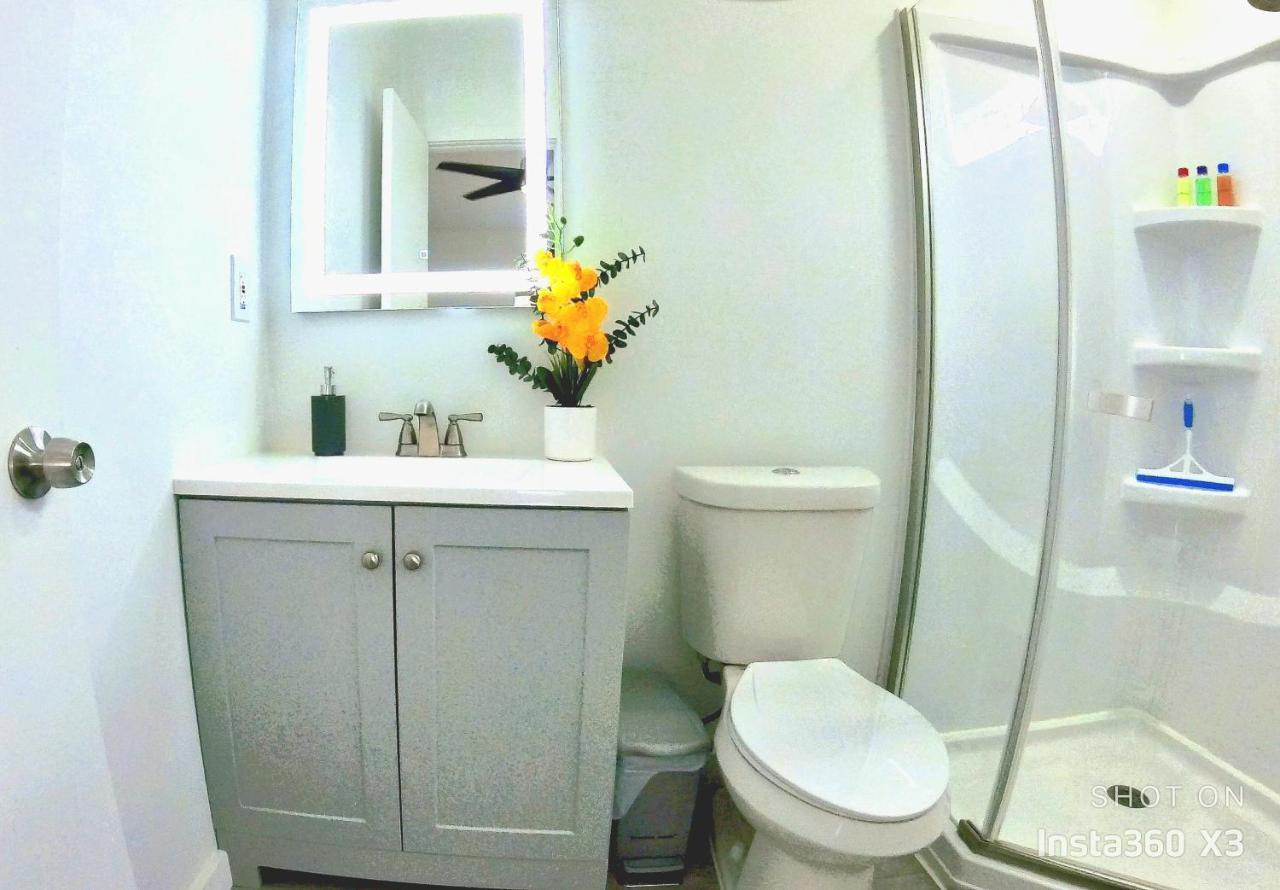 All Modern Studio With Private Entry & Parking. Brandon Exterior foto